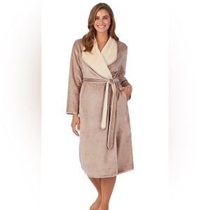 Koolaburra by Ugg Robe. Women’s size L.